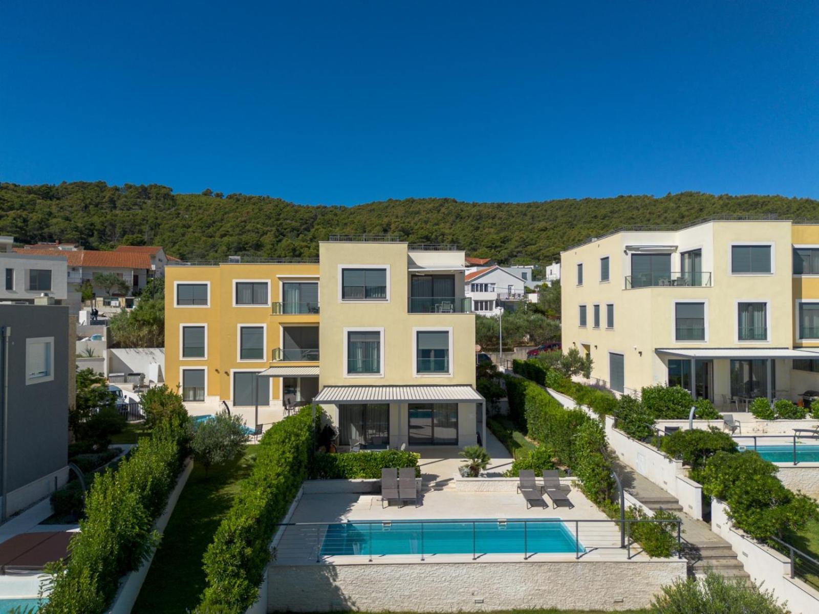 Acadia Beach Villas & Apartments Слатине Экстерьер фото